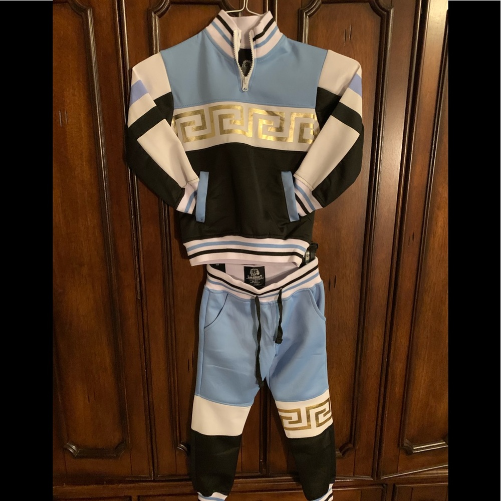 Boy’s 2pc Jogger Set Sizes 4 & 5 - Picture 11 of 16